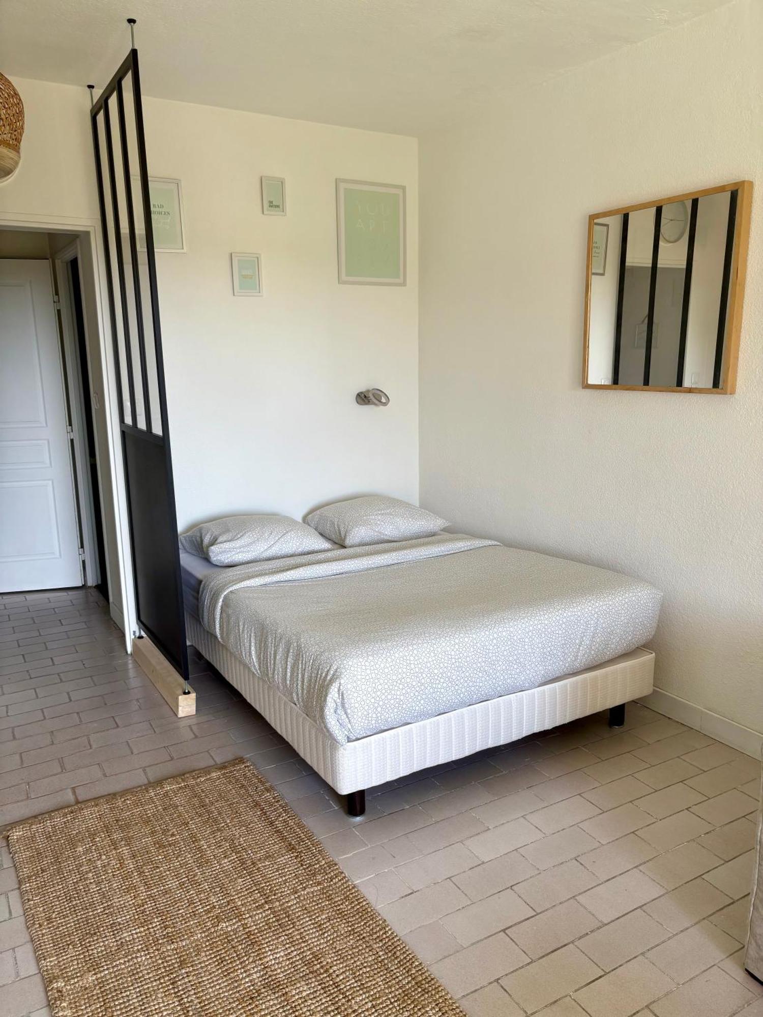 Apartamento Sejour Au Port Hyères Exterior foto