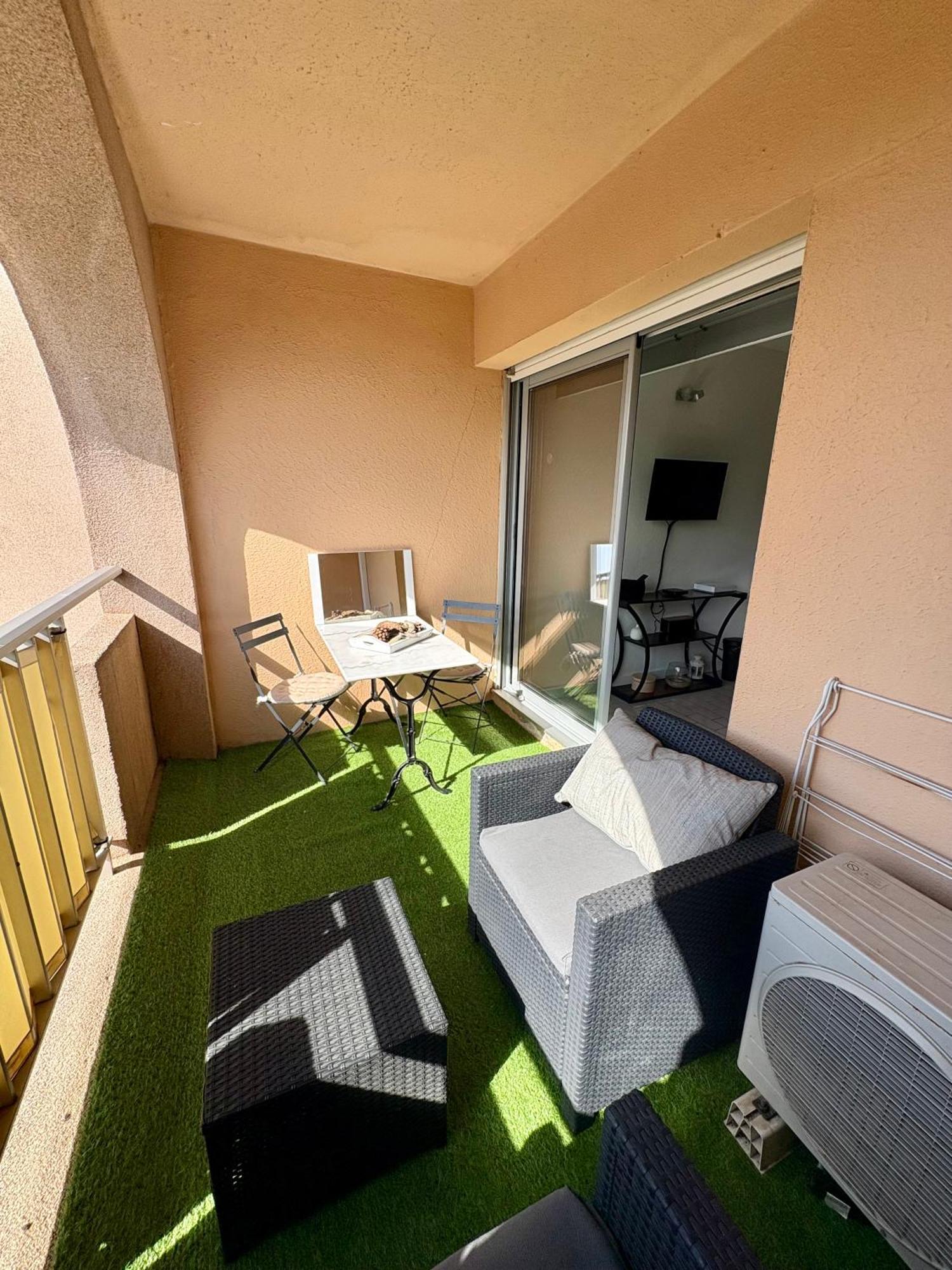 Apartamento Sejour Au Port Hyères Exterior foto
